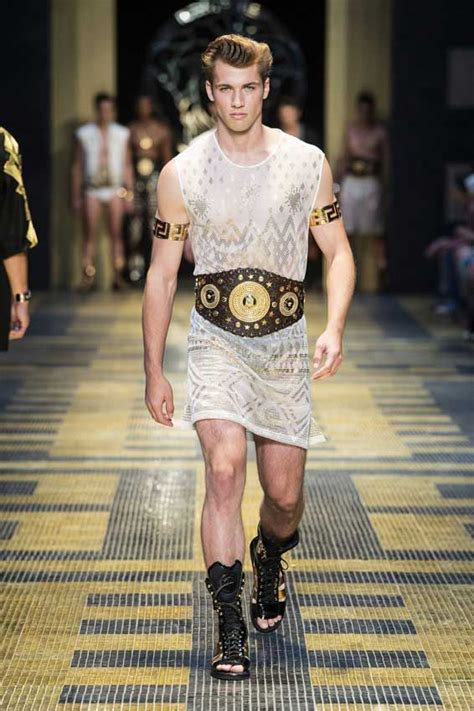 roman period runway looks versace men euros 2013|Versace Fall 2013 Menswear Fashion Show .